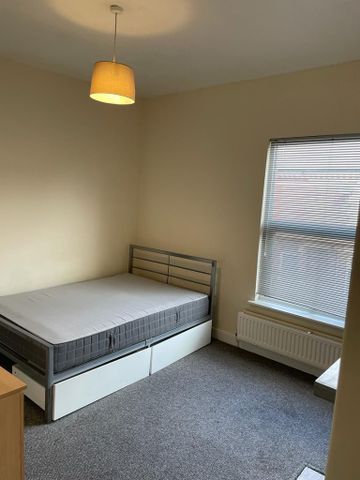 3 bedroom terraced house to rent - Photo 4