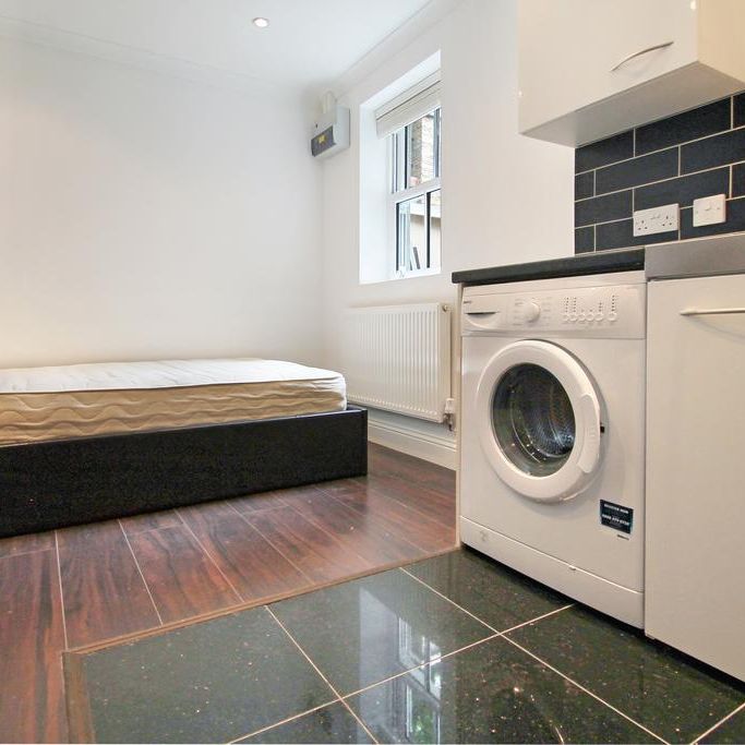 Studio to rent - Photo 1
