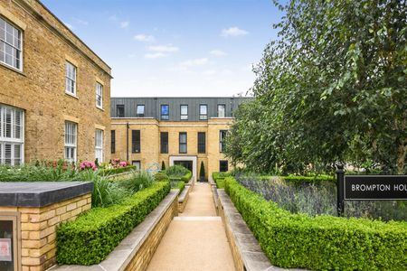 Brompton House, The Drive, Ickenham, Middlesex, UB10 - Photo 2