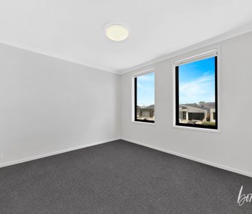 Brand New Three-Bedroom Townhouse in Mickleham - Photo 2