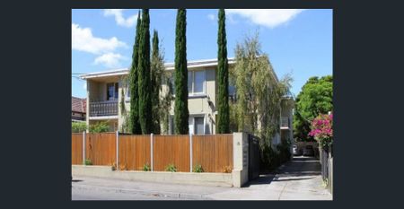 Beautifully Presented Ground Floor Apartment - Bonus Large Courtyard - Photo 3