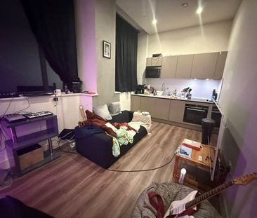 1 Bed Flat, Lightwell, B3 - Photo 2