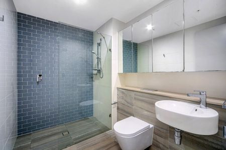 Modern 1-Bed Apartment + Parking I Mascot Central - Photo 3