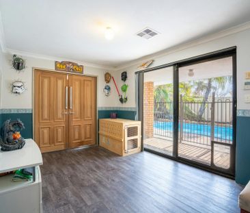 4x2 with extra kitchenette Pool servicing included. - Photo 2