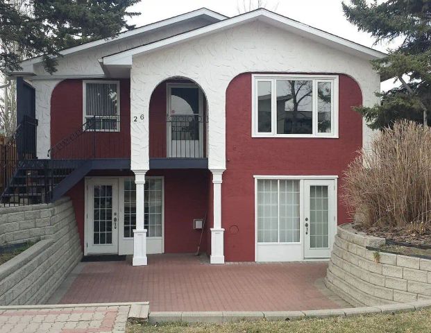 FURNISHED WELL KEPT 1BR SUITE, EXCELLENT QUIET INNER CITY LOCATION SHORT TERM OK — 1 Bedroom Duplex - Photo 1