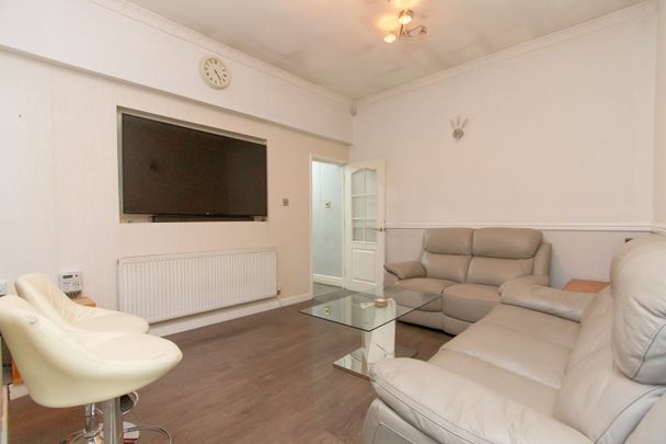 4 Bed Flat, Swan Lane, CV2 - Photo 1