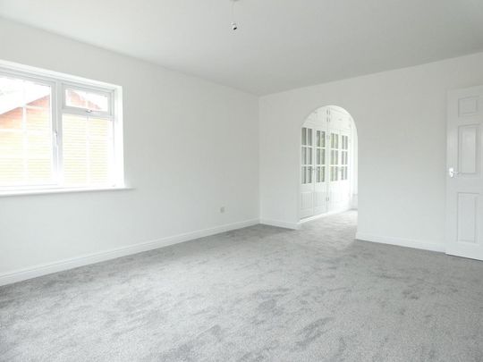 4 bedroom detached house to rent - Photo 1