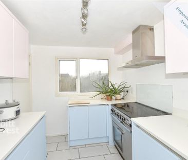 3 bedroom terraced house to rent - Photo 3