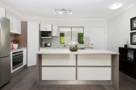 Stylish Top-Floor Unit in Prime Location -2 bedroom 2 bath! - Photo 3