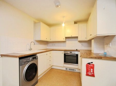 Victoria Street, Englefield Green, Egham, Surrey, TW20 0QX - Photo 2