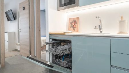 Room in a shared 4-bedroom apartment for rent in Sants-Badal, bills included - Photo 5
