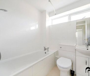 3 bedroom end of terrace house to rent - Photo 2