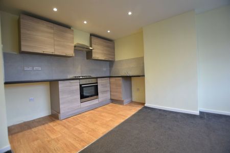 Frimley High Street, Frimley, GU16 - Photo 2