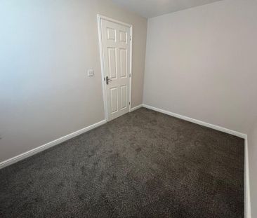 3 bedroom end of terrace house to rent - Photo 3
