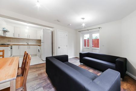 6 bedroom semi-detached house to rent - Photo 5