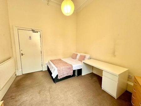 3 bedroom flat to rent - Photo 4