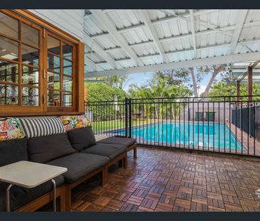 Modern Family Home with Pool in Prime Holland Park Location - Photo 3