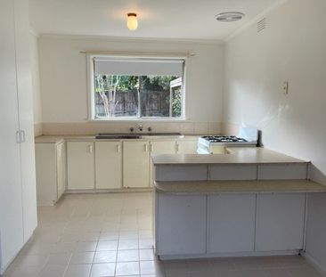 Family home with surrounding Parklands - Photo 5