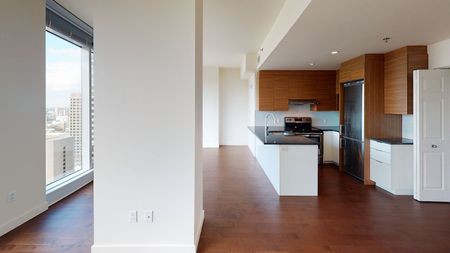 Experience the pulse of downtown Montreal at Allegra and Le V, where lively streets, top dining spots, and endless enter - Photo 3