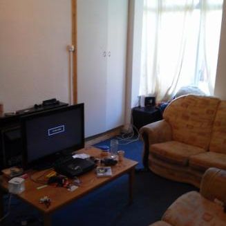 4 Bed - Brudenell Street, Hyde Park, Leeds - Photo 1