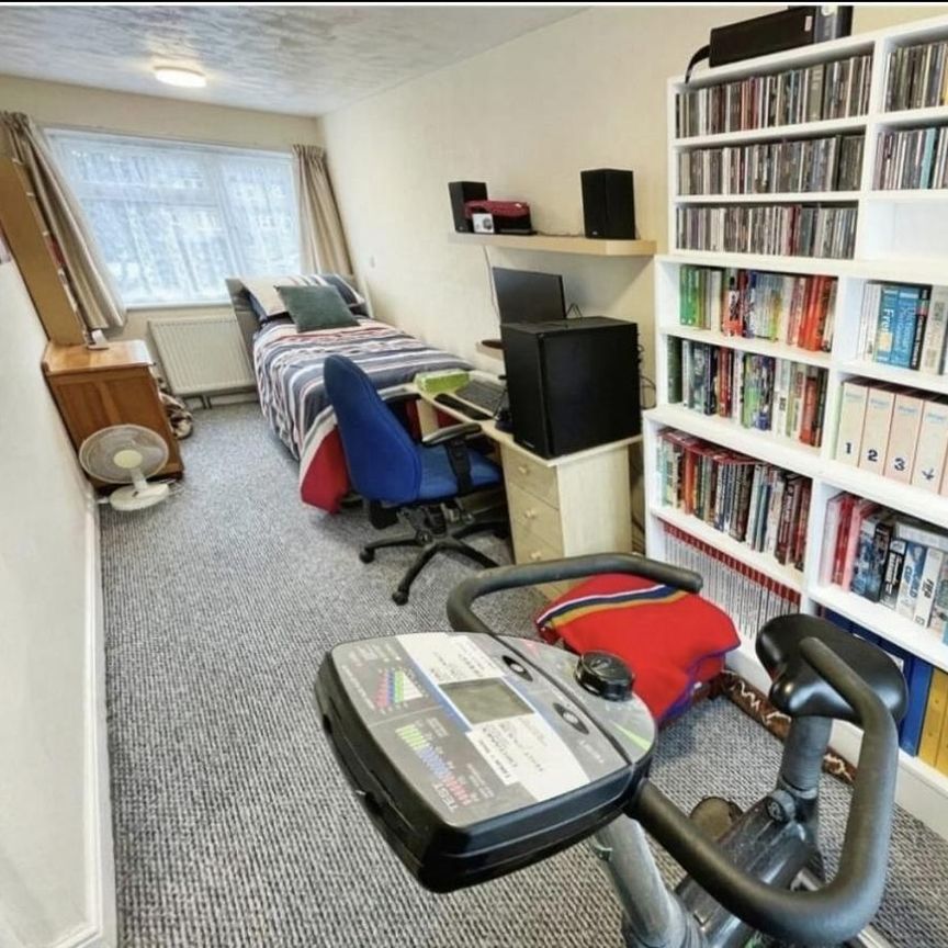 1 bedroom in a house share to rent - Photo 1