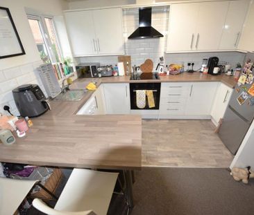 2 bedroom flat to rent - Photo 5