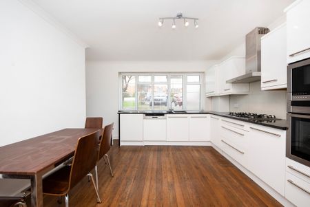 St Aubyns Court, SW19, London - Photo 4