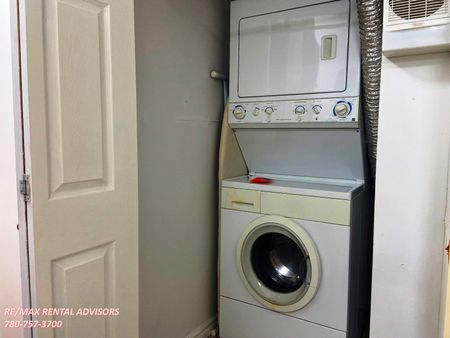 COZY 1 BED, 1 BATH, MAIN FLOOR APARTMENT WITH AN OUTDOOR PARKING STALL IN BOYLE STREET COMMUNITY - Photo 5