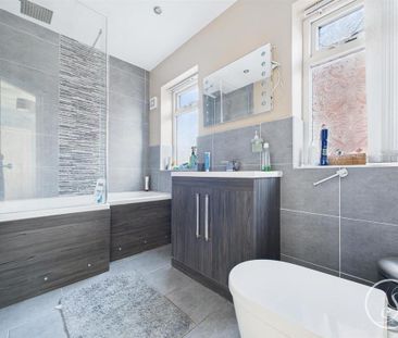 4 bedroom semi-detached house to rent - Photo 4