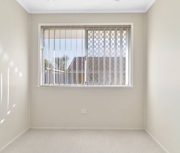 Immaculately renovated unit in perfect city location - Photo 3