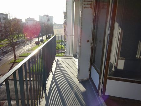 Location Appartement 4 pièces 74m² - Photo 3