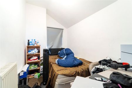 4 bedroom terraced house to rent - Photo 5