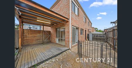 Spacious 3-Bedroom Living - Photo 3