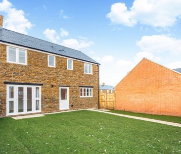 4 bedroom detached house to rent - Photo 2