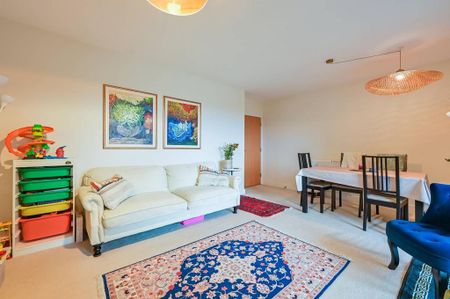 3 bedroom flat to rent - Photo 2