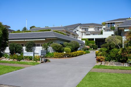 Immaculately Presented North Facing Apartment with Air Conditioning - Photo 5