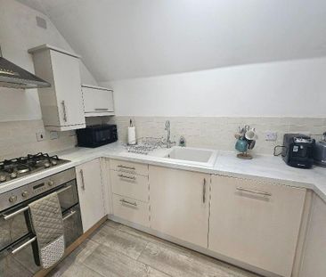 2 bedroom coach house to rent - Photo 5