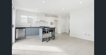 Comfortable Two-Bedroom Home with Spacious Outdoor Area - Photo 2
