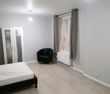 Room in a Shared Flat, Boreman House, SE10 - Photo 2