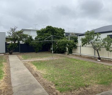 4 Bedrooms, 2 Bathrooms House for rent - Photo 2