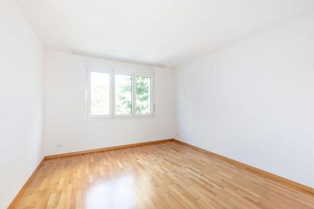 Traumhafte 2 1/2 - Zimmerwohnung mit verglastem Balkon - Photo 2