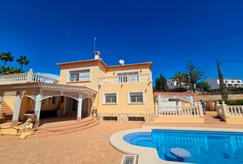 LONG TERM RENTAL Beautiful villa with sea views for rent in Benissa coast with 5 bedrooms.