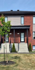 logement 5 1/2 sur deux étages avec cour arrière gazonné à Sainte-Madeleine - Photo 3