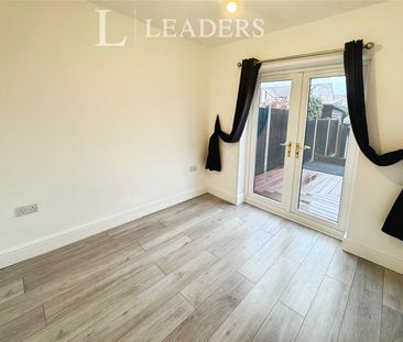 3 bedroom house to rent Tewkesbury Road, Clacton-on-Sea, Essex, CO15 - Photo 2