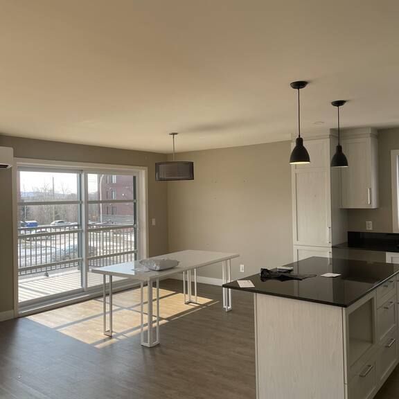 Grand Et Luxueux 5 1/2 Rock Forest - Photo 1