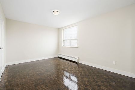 Diplomat Apartments - Photo 2