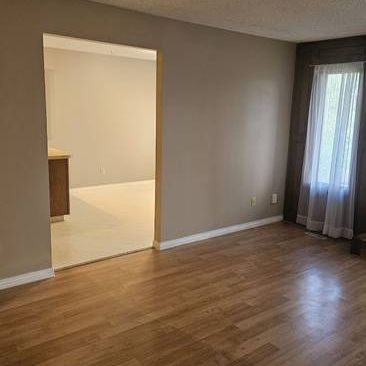 New Renovated Duplex for rent in Beddington Heights NW - Photo 4