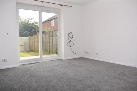 Vera Crescent, Rainworth, Notts, NG21 - Photo 4