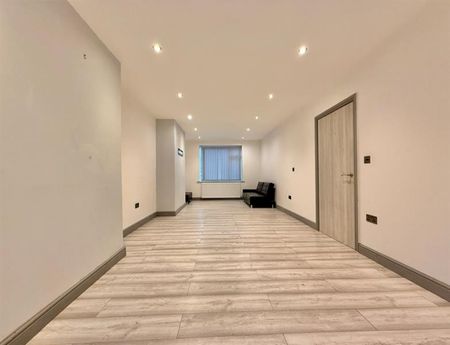 3 Bedroom Semi Detached To Let - Photo 2