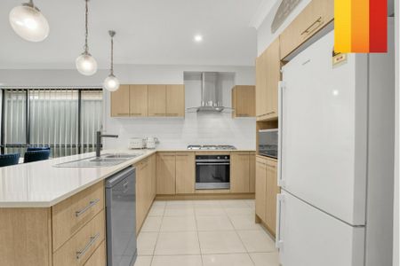 Beautiful 4 Bedroom Home - Great Location! - Photo 3